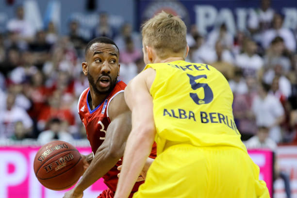 面对强敌时 面对强敌时