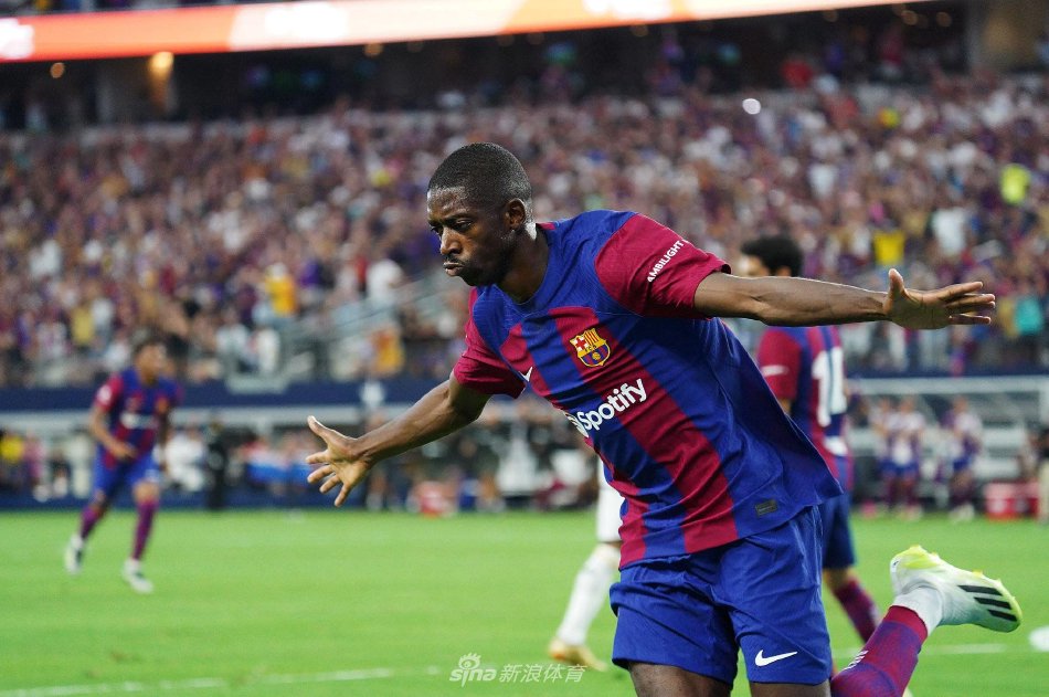 球迷们也更 球迷们也更