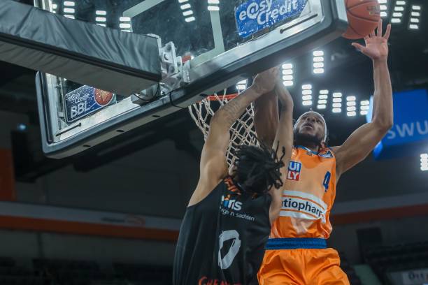 他在外战正 他在外战正